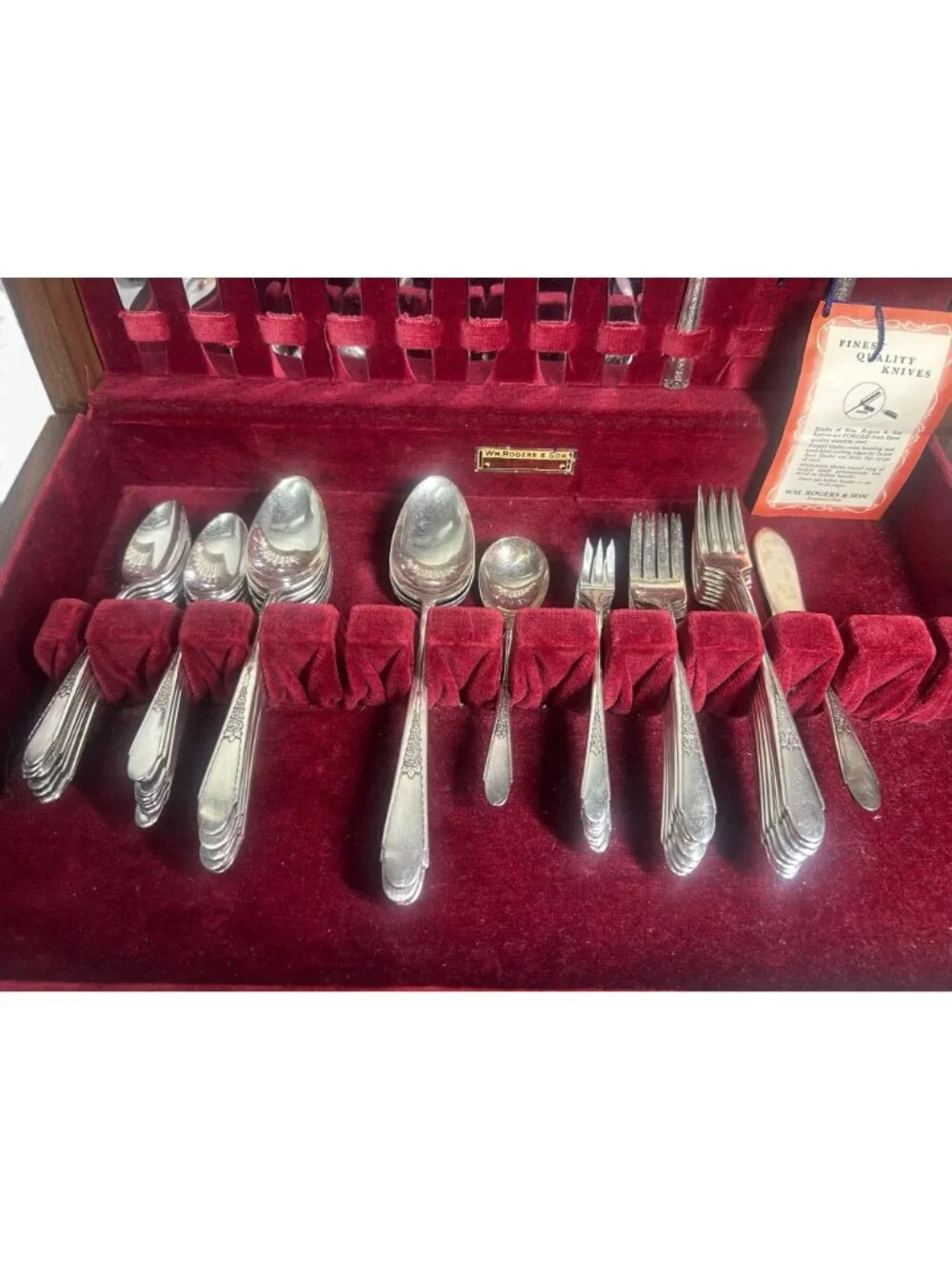 Wm Rogers & Son IS Silverplate Flatware Set Service for 8 Floral Rose In Box